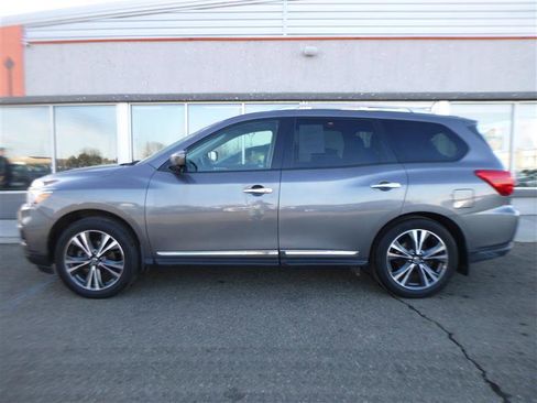 Used 2017 Nissan Pathfinder Platinum w/ Cargo Package image 2