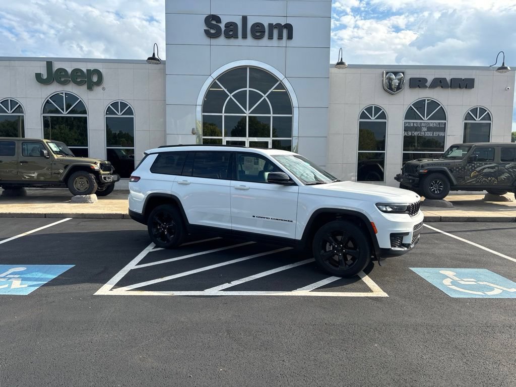 Used 2024 Jeep Grand Cherokee L Altitude AWD/4WD image 1