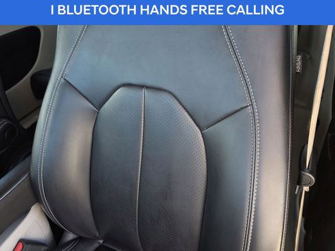 Used 2023 Chrysler Pacifica Touring-L image 15