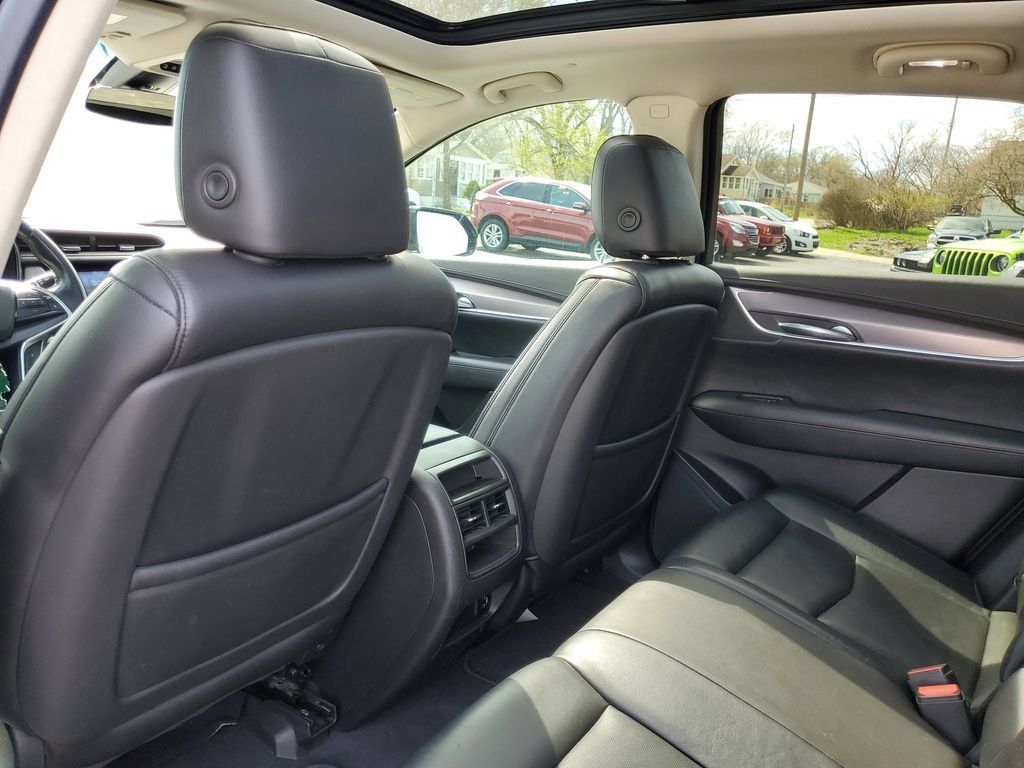 Used 2017 Cadillac XT5 Luxury w/ Driver Awareness Package FWD image 12