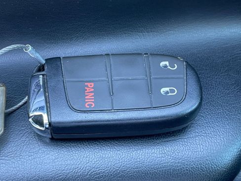 Used 2025 Jeep Compass Trailhawk image 28