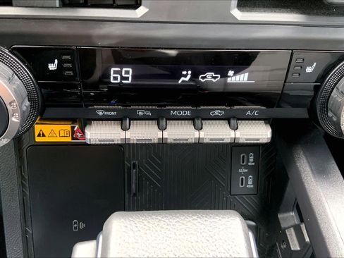 Used 2024 Toyota Tacoma TRD Off-Road w/ TRD Off Road Upgrade Package AWD/4WD image 34