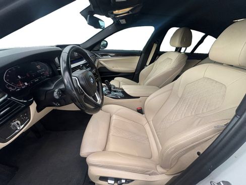 Used 2021 BMW 530i w/ Premium Package RWD image 10