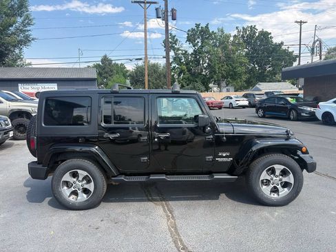 Used 2017 Jeep Wrangler Unlimited Sahara AWD/4WD image 11
