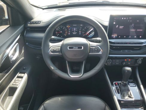 Used 2022 Jeep Compass Latitude FWD image 14