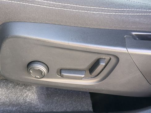 Certified 2023 Volvo XC40 B4 Core w/ Climate Package image 19