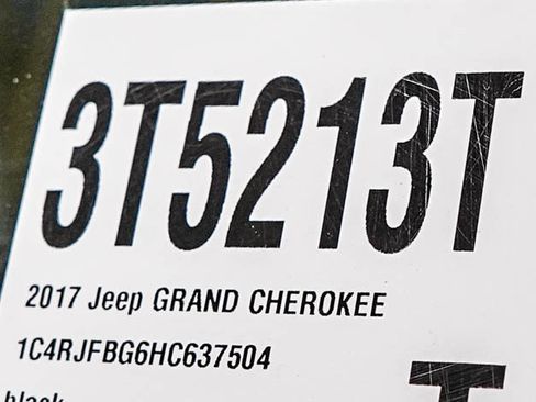 Used 2017 Jeep Grand Cherokee Limited w/ Trailer Tow Group IV AWD/4WD image 31