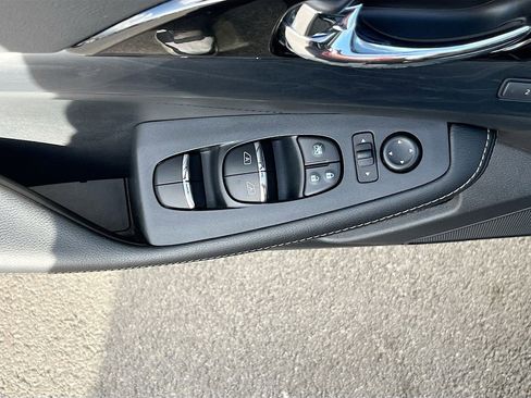 Used 2023 Nissan Maxima Platinum w/ Sport Mat Group FWD image 18