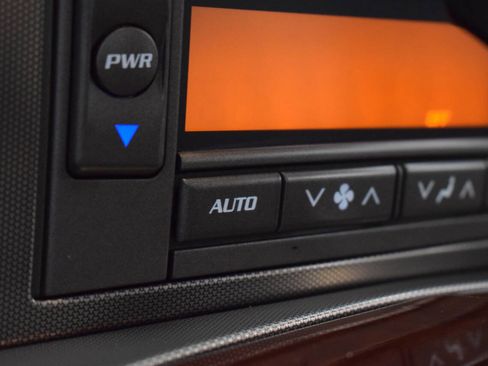 Used 2005 Cadillac XLR image 78