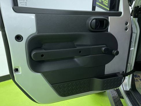 Used 2009 Jeep Wrangler X image 16