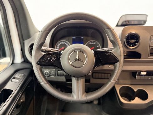 Used 2025 Mercedes-Benz Sprinter 2500 image 16