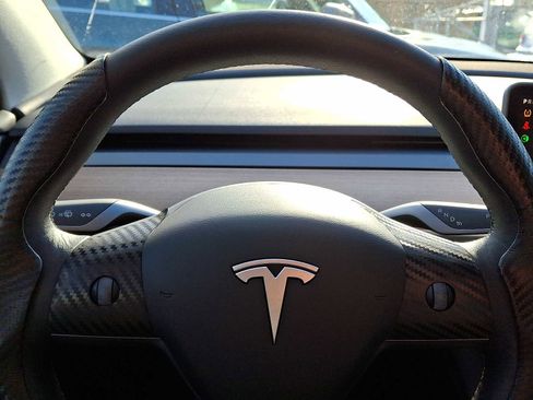 Used 2024 Tesla Model Y Long Range image 17