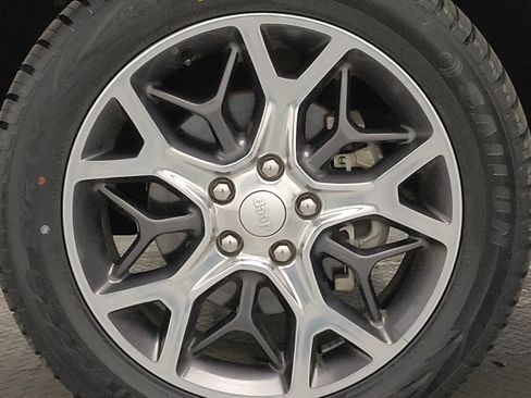 Used 2019 Jeep Grand Cherokee Limited image 31