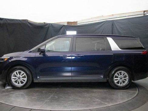 Used 2024 Kia Carnival LX FWD image 10