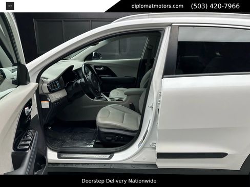 Used 2018 Kia Niro EX Premium image 17