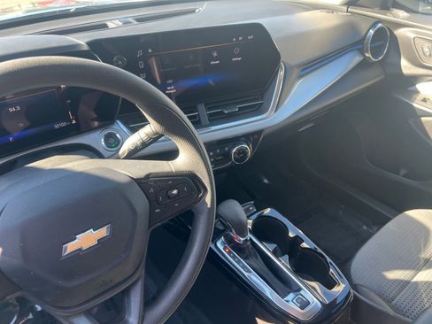 Used 2025 Chevrolet Trax LT image 20