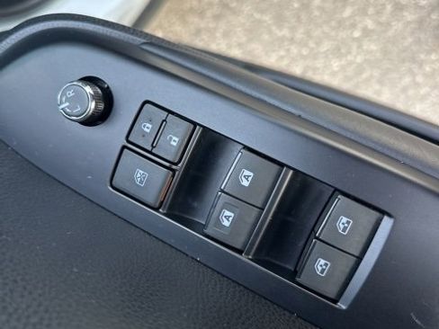 Used 2019 Toyota Highlander XLE image 27