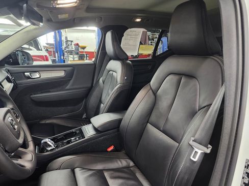 Used 2023 Volvo XC40 B5 Plus w/ Driver Assist Package image 9