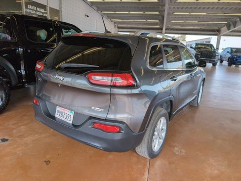 Used 2016 Jeep Cherokee Latitude FWD image 3
