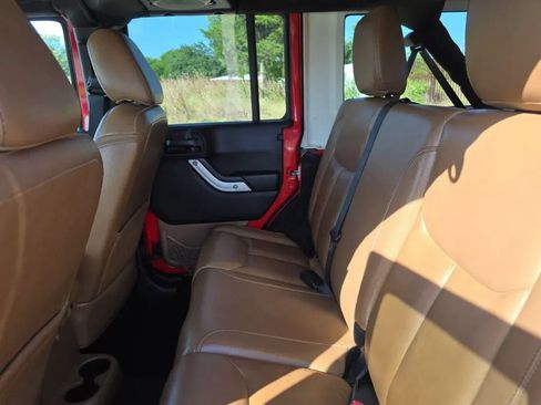 Used 2014 Jeep Wrangler Unlimited Sahara w/ Connectivity Group AWD/4WD image 7