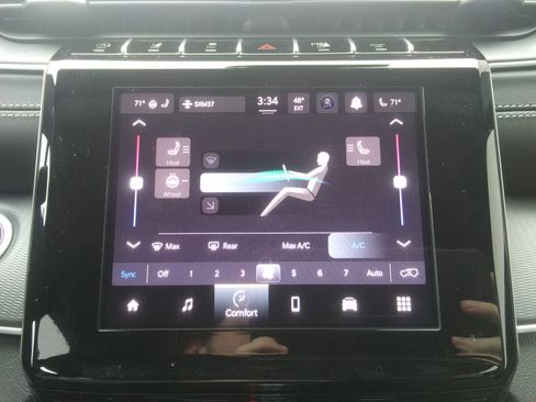 New 2025 Jeep Grand Cherokee Altitude AWD/4WD image 23