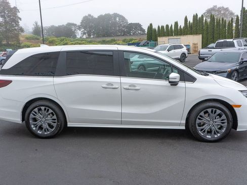 New 2026 Honda Odyssey Touring image 5