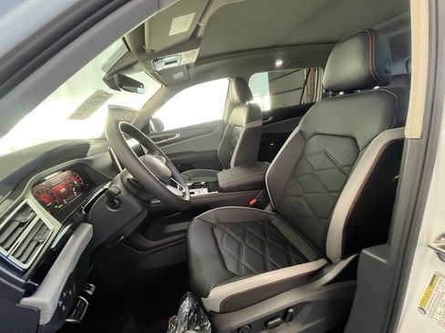 New 2026 Volkswagen Atlas Peak Edition image 10