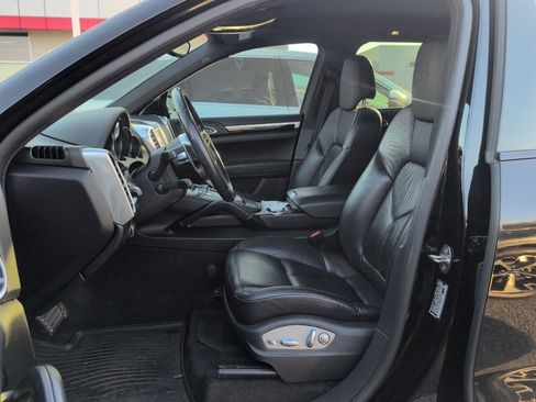 Used 2018 Porsche Cayenne S Platinum image 2