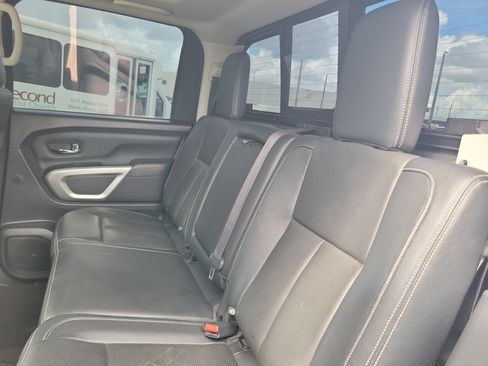 Used 2020 Nissan Titan SL w/ Moonroof Package AWD/4WD image 11