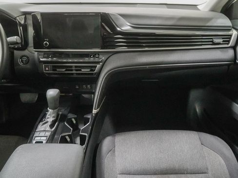 Used 2025 Toyota Camry LE AWD/4WD image 33