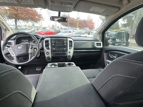 Used 2017 Nissan Titan SV AWD/4WD image 12