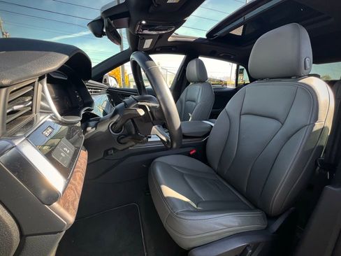 Used 2019 Audi Q8 Premium image 16