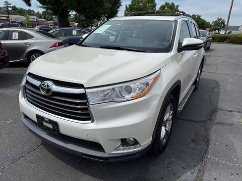 Used 2015 Toyota Highlander Limited FWD image 1