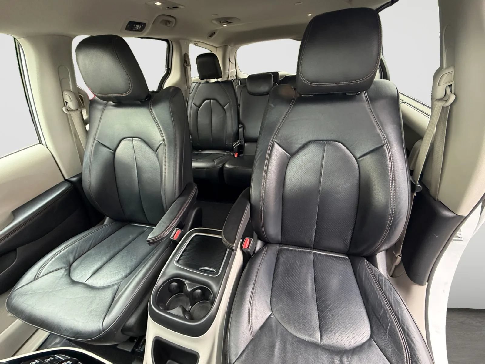 Used 2019 Chrysler Pacifica Touring-L Plus w/ Advanced Safetytec Group FWD image 13