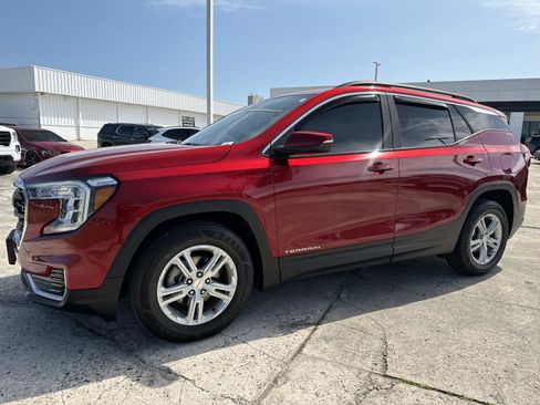 Used 2022 GMC Terrain SLE w/ Driver Convenience Package image 8