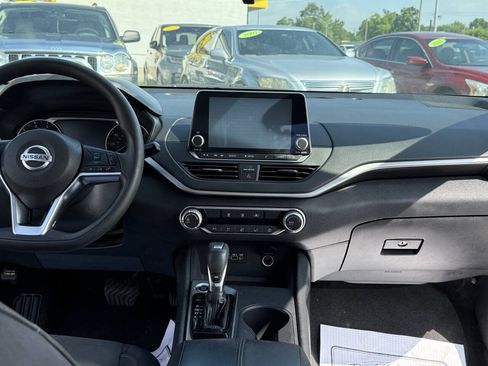 Used 2020 Nissan Altima 2.5 S FWD image 13