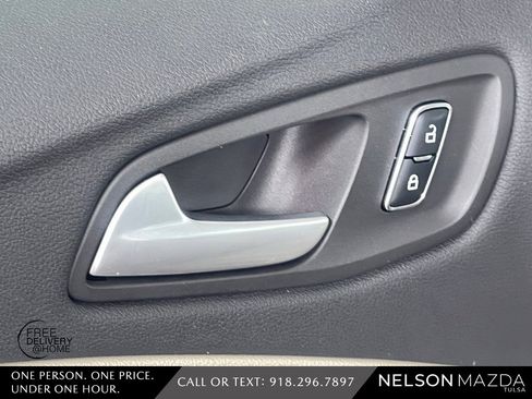 Used 2013 Ford C-MAX SEL image 21