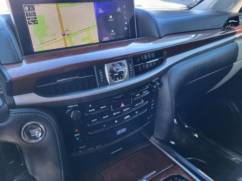 Used 2019 Lexus LX 570 4WD w/ Luxury Package image 11