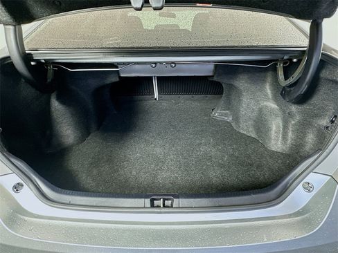 Used 2017 Toyota Camry XLE image 24