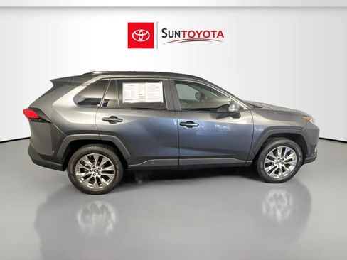 Used 2020 Toyota RAV4 XLE Premium image 2