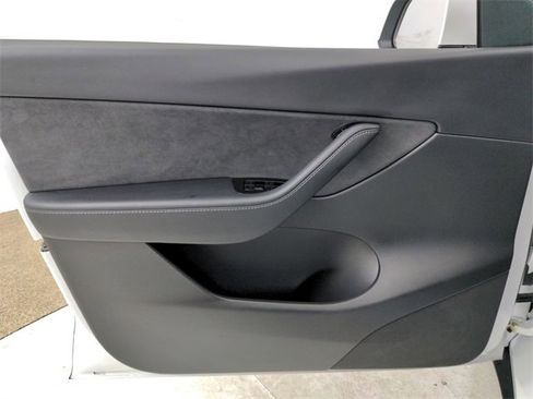 Used 2020 Tesla Model Y Performance image 35