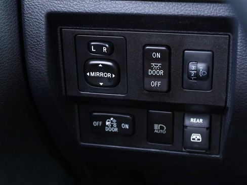 Used 2018 Toyota Tundra SR5 w/ SR5 Upgrade Package AWD/4WD image 19