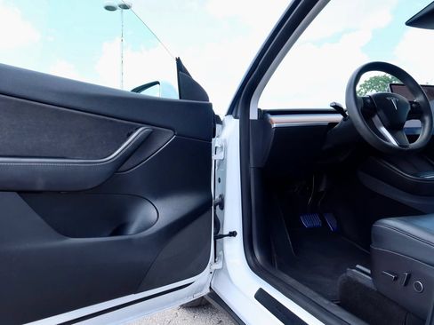 Used 2021 Tesla Model Y Long Range AWD/4WD image 12