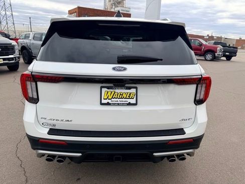 Used 2025 Ford Explorer Platinum w/ Ultimate Package image 4