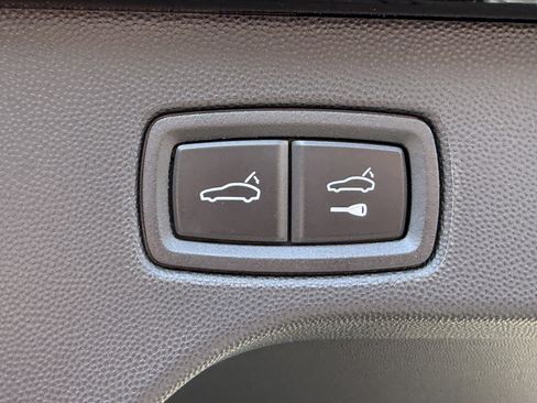 Certified 2025 Porsche Macan Electric image 16