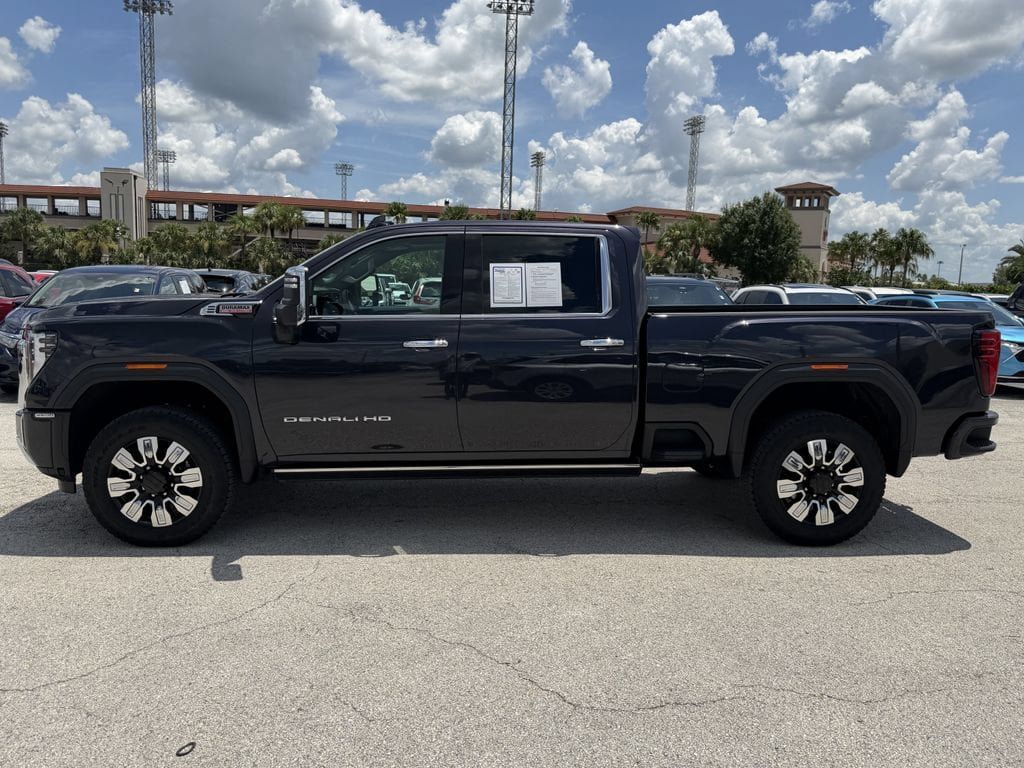 Used 2025 GMC Sierra 3500 Denali w/ Denali Reserve Package AWD/4WD image 7