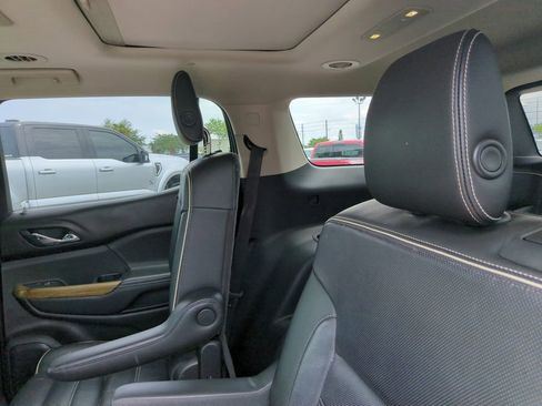 Used 2018 GMC Acadia Denali w/ Technology Package FWD image 16