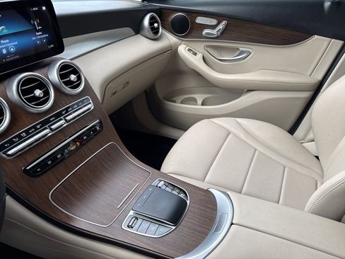 Used 2022 Mercedes-Benz GLC 300 image 19