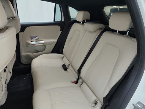 Used 2024 Mercedes-Benz GLA 250 image 11