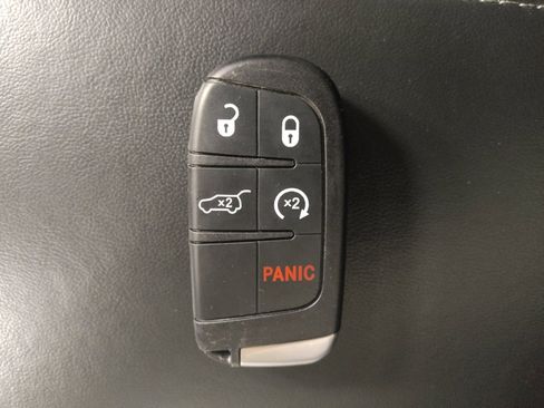 Used 2020 Jeep Grand Cherokee Overland image 32